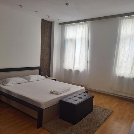Aparthotel Yanis 布加勒斯特 外观 照片